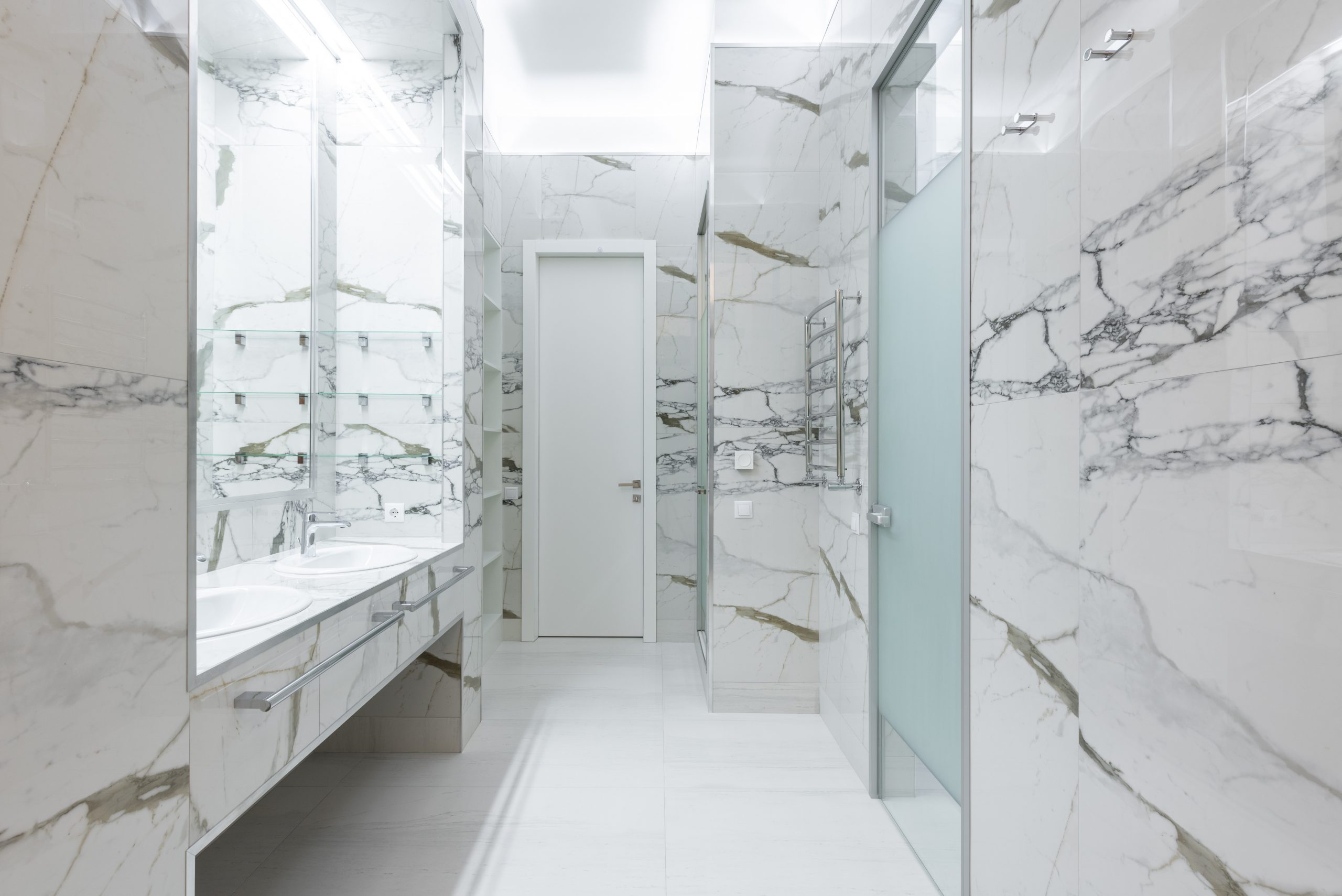 white marble wall washroom